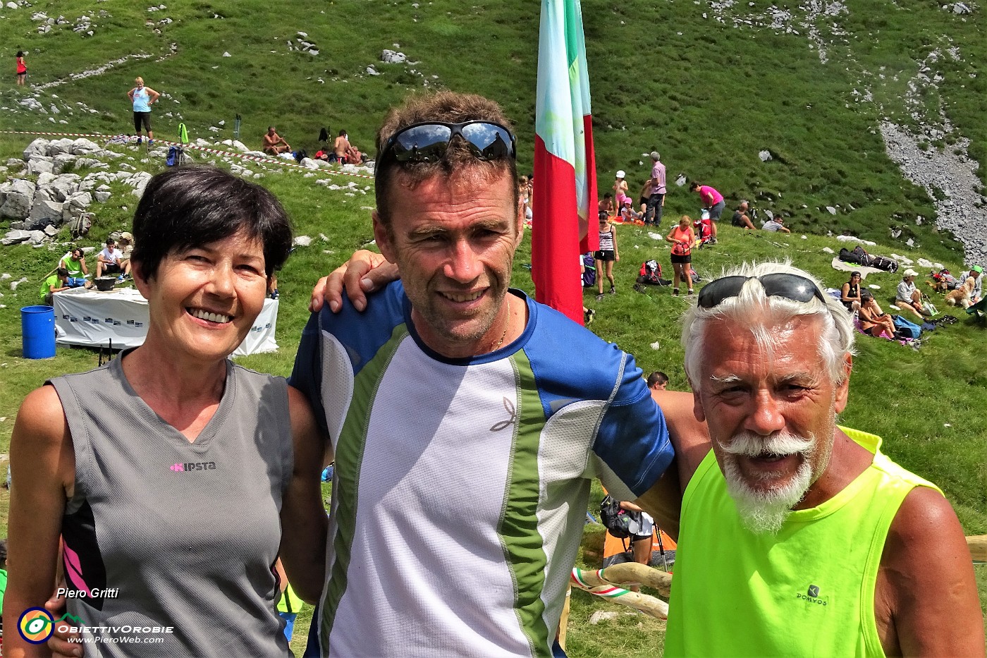 33 Omar posa con Piercesare e Augusta.JPG